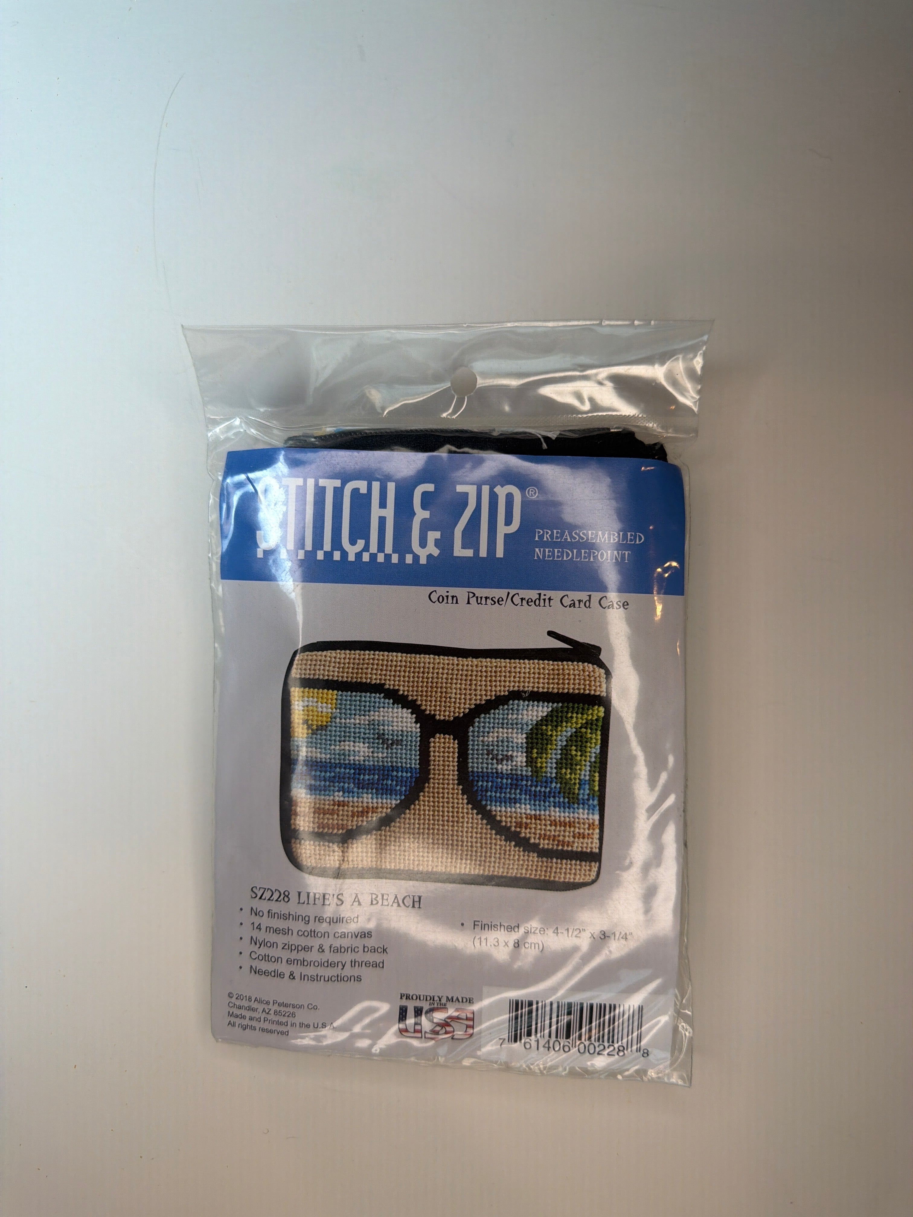 Stitch and Zip: Coin Purse (Life's a Beach)